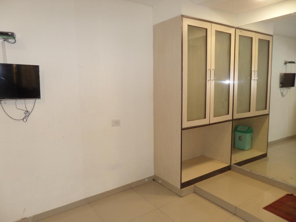 Hotel Minerva Residency Мумбаи Экстерьер фото