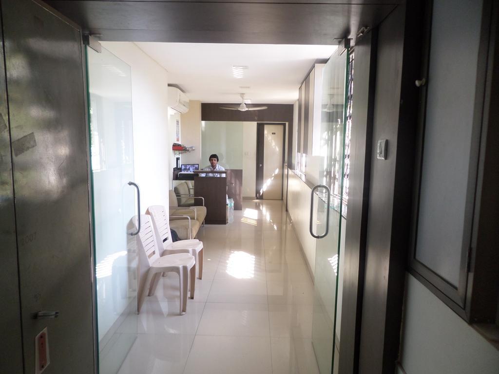 Hotel Minerva Residency Мумбаи Экстерьер фото