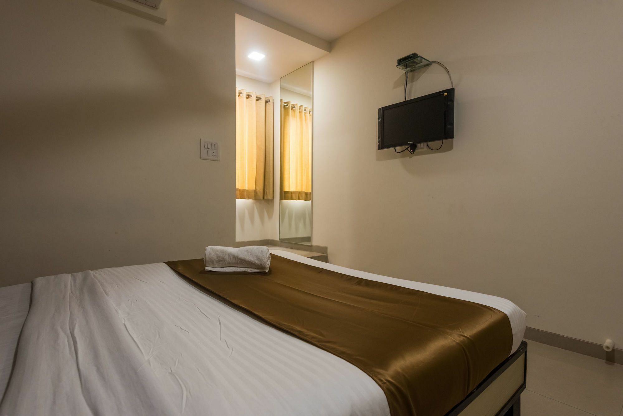 Hotel Minerva Residency Мумбаи Экстерьер фото
