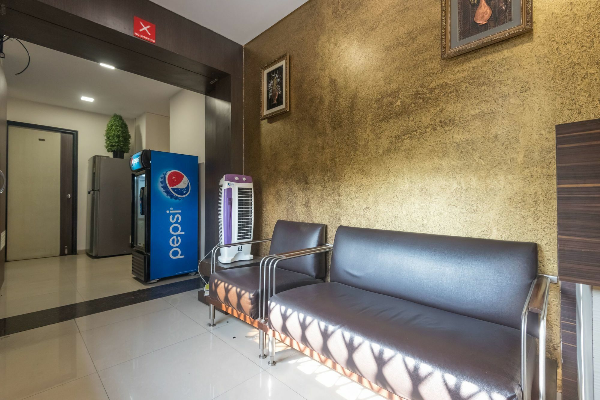 Hotel Minerva Residency Мумбаи Экстерьер фото