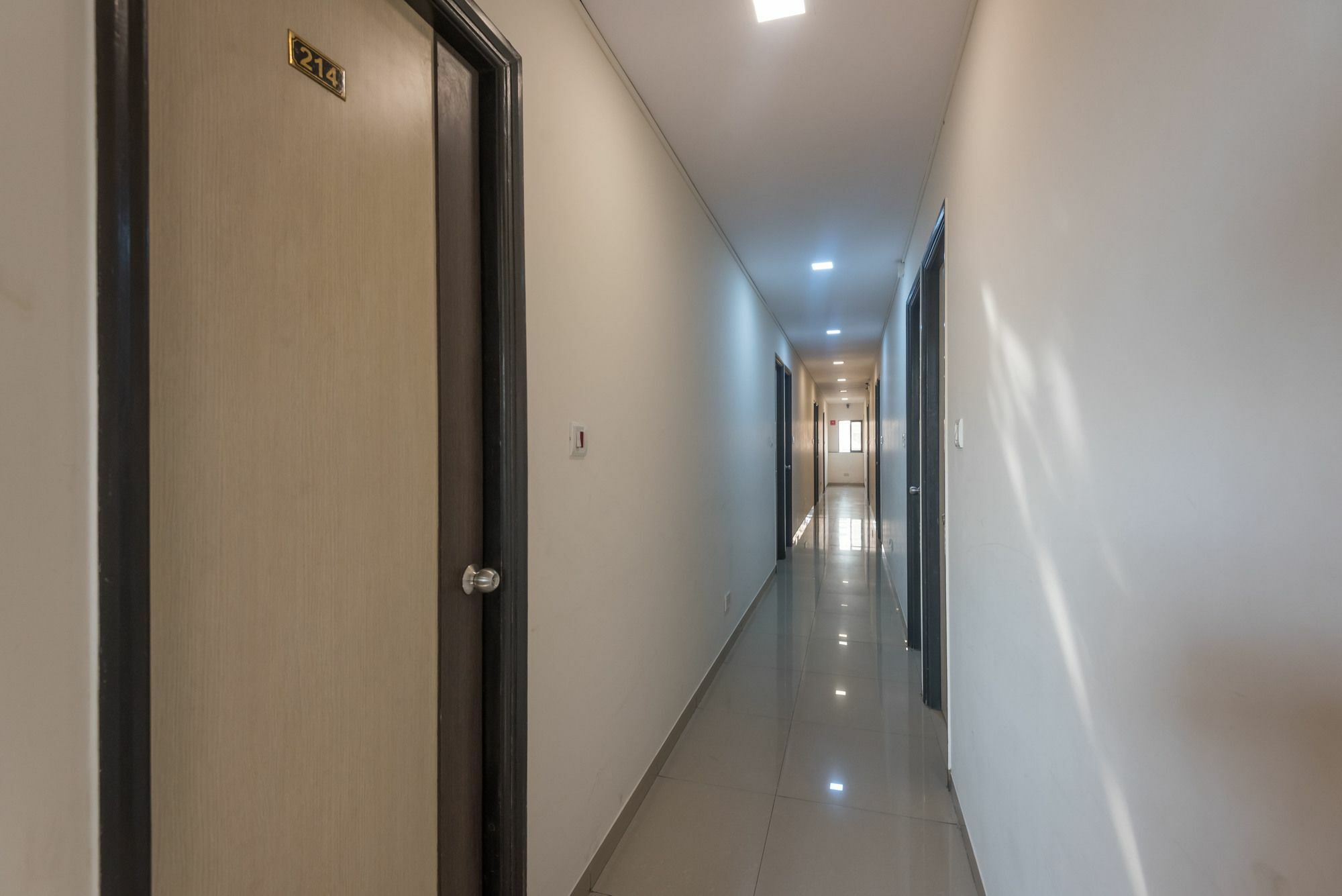 Hotel Minerva Residency Мумбаи Экстерьер фото
